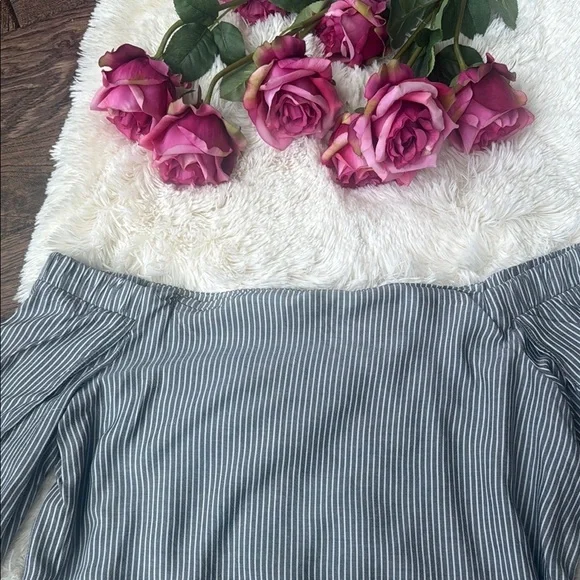 Merona Striped Off-Shoulder Top - Gray and White Size Medium - Picture 4 of 5